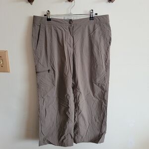 L.L. Bean Capri Pant Lightweight Stretch Pockets Light Brown Large 10